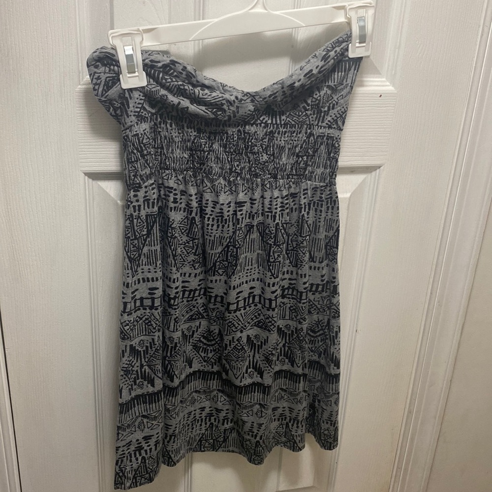 Strapless Billabong casual top.
